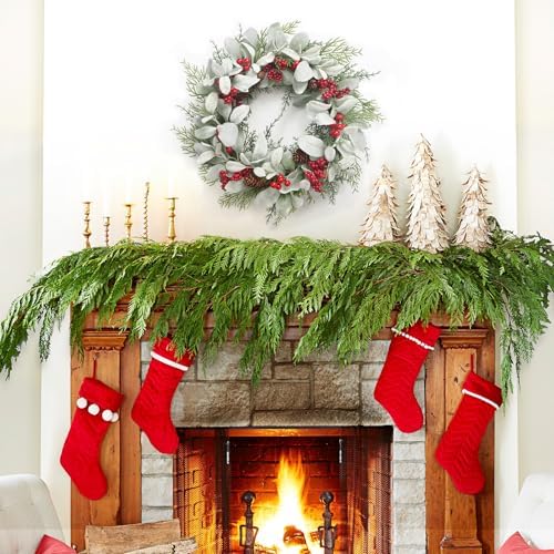19 Inch Artificial Christmas Wreath with Red Berries and Pinecone
