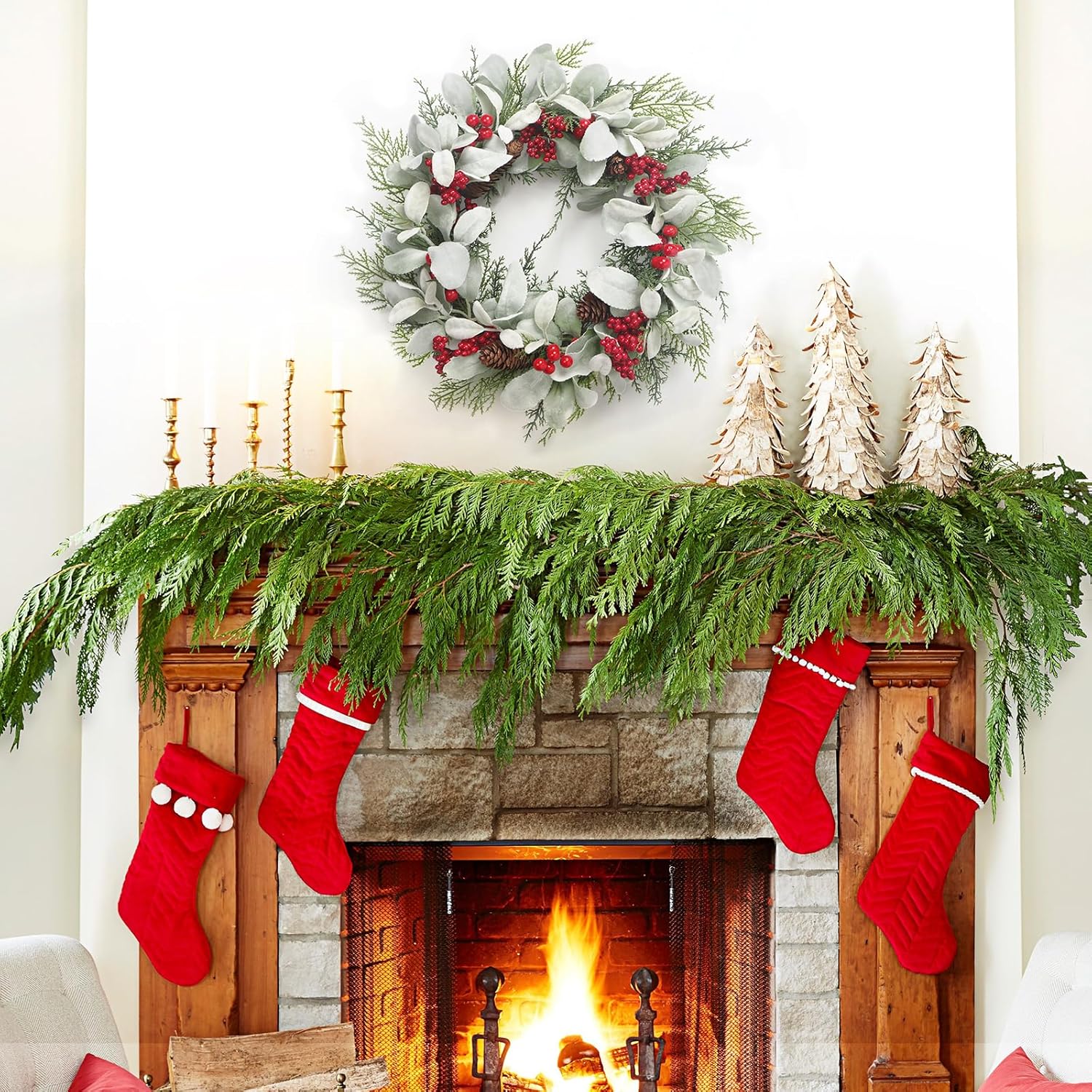 19 Inch Artificial Christmas Wreath with Red Berries and Pinecone