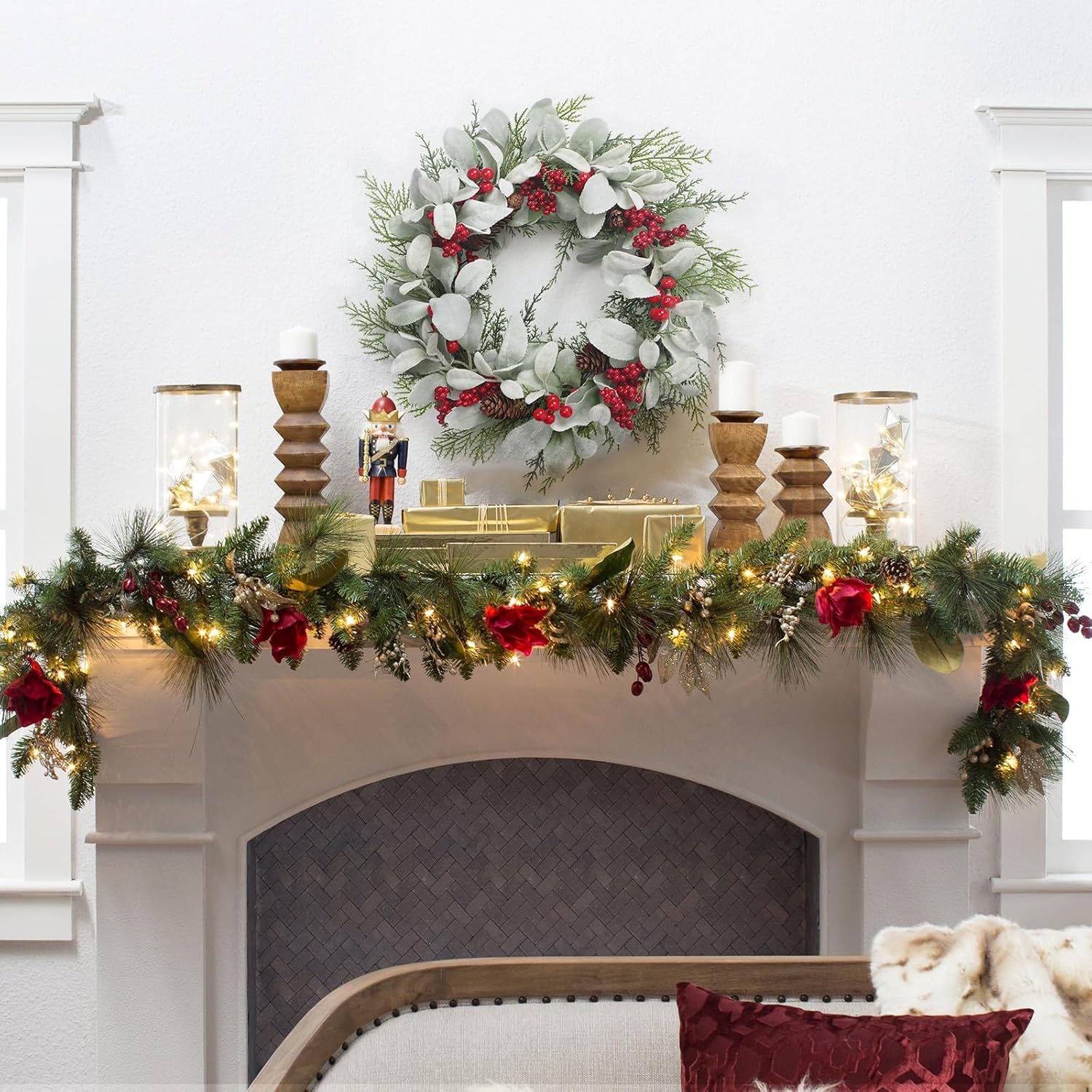 19 Inch Artificial Christmas Wreath with Red Berries and Pinecone