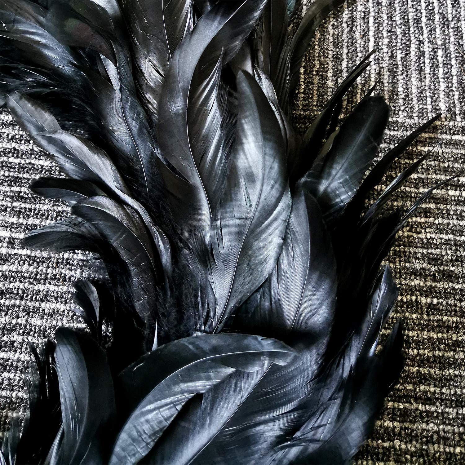 MOVINPE Black Feather Wreath - 15 Inch Halloween Decor Prop